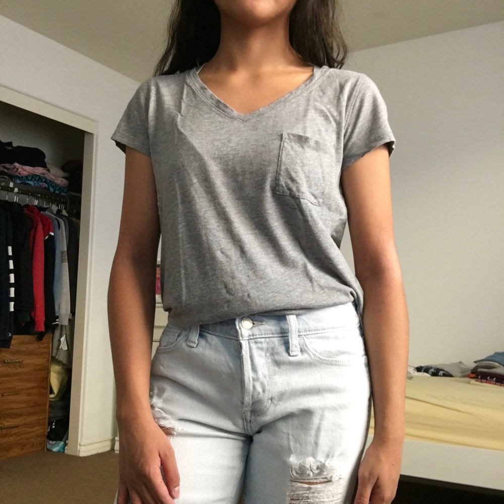 Light, plain grey tee
